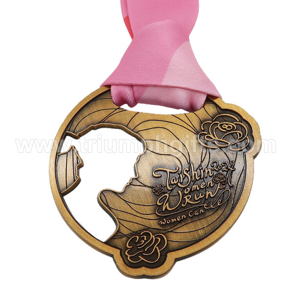 Custom Sport Run Medal with Elegant Cut-Out Design - Image 4