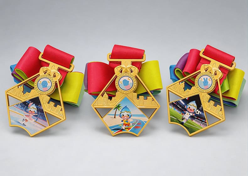 Colorful custom medals featuring attached photo frames and ribbons for promotional events and awards. Perfect for personalized recognition and branding.